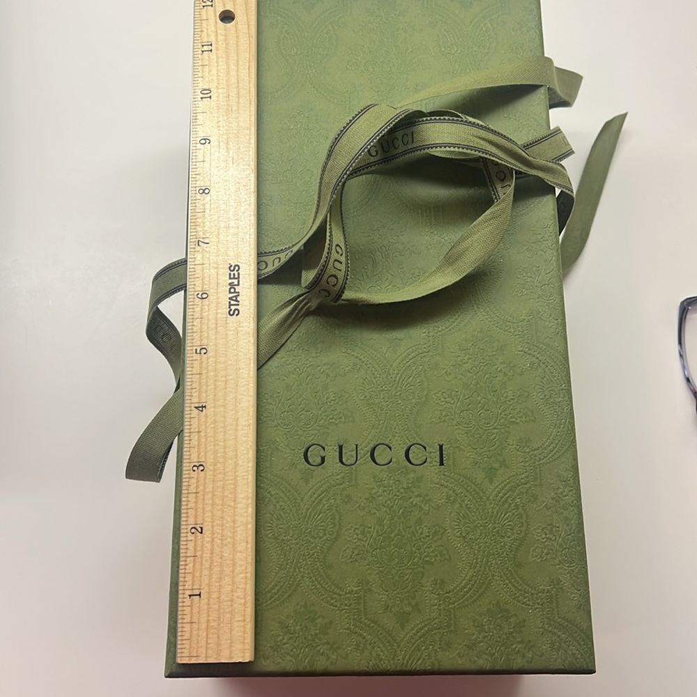 Gucci Box with Ribbon - Picture 2 of 3